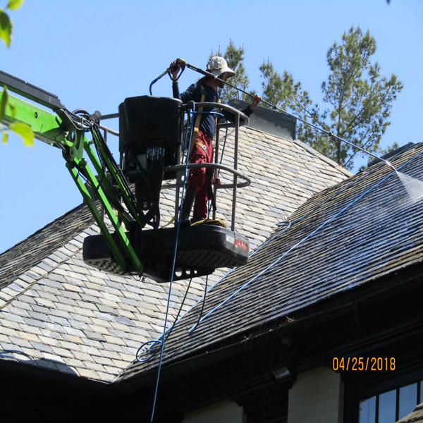 Lift Roof Cleaning Service